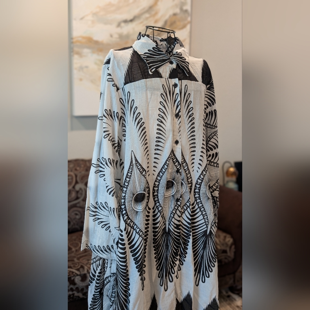 Black and White Asymmetrical High-Low Dolman Sleeve Dress - Picture 2 of 5